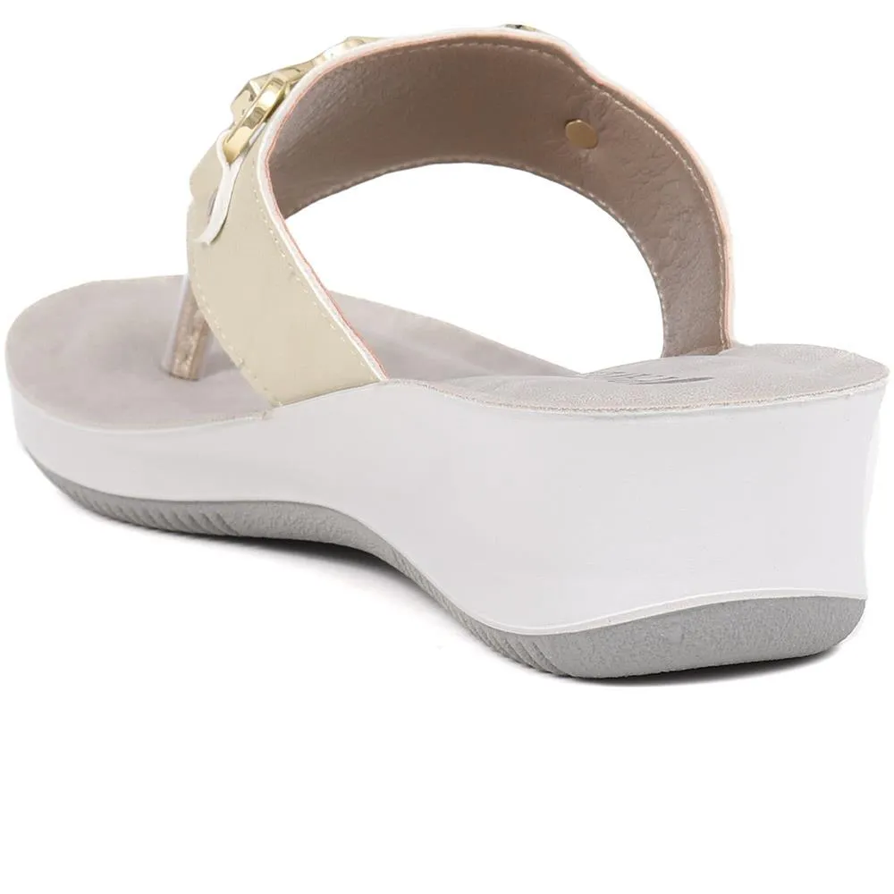 Low Wedge Toe-Post Sandals - INB39069 / 325 390