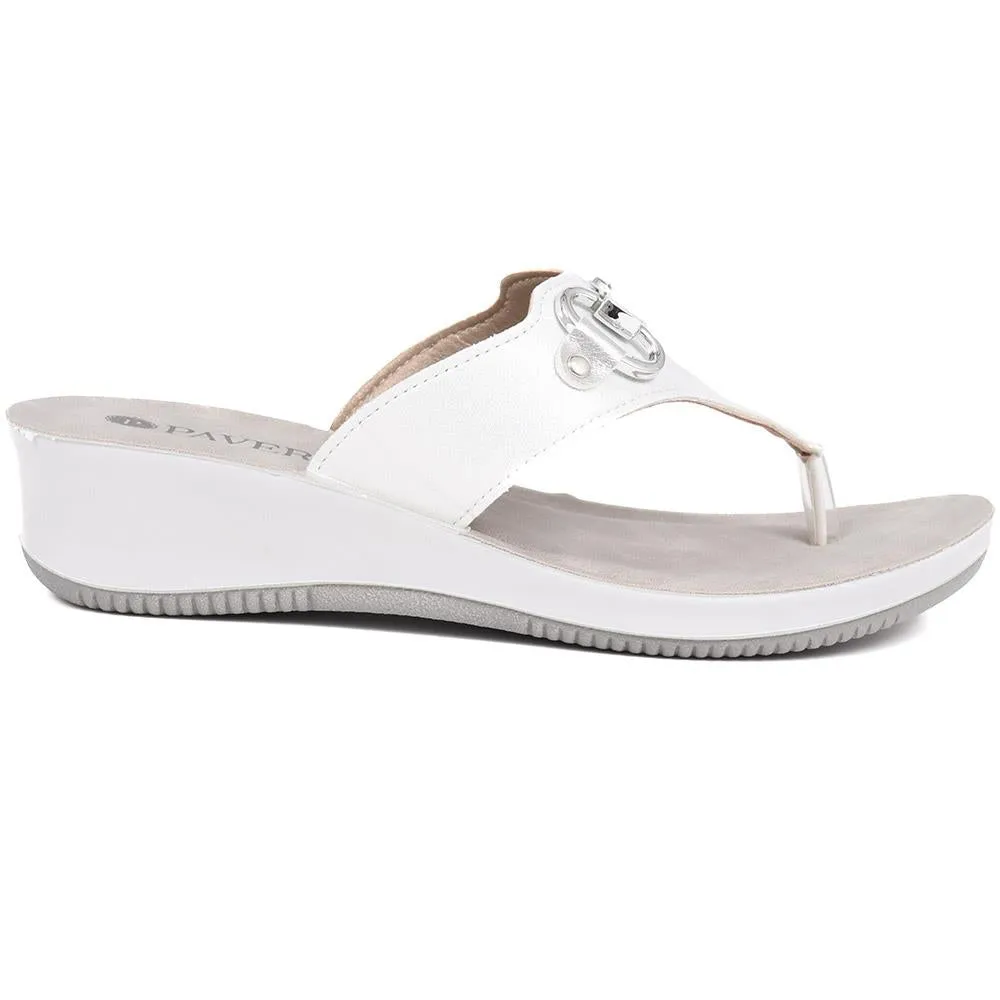 Low Wedge Toe-Post Sandals - INB39069 / 325 390