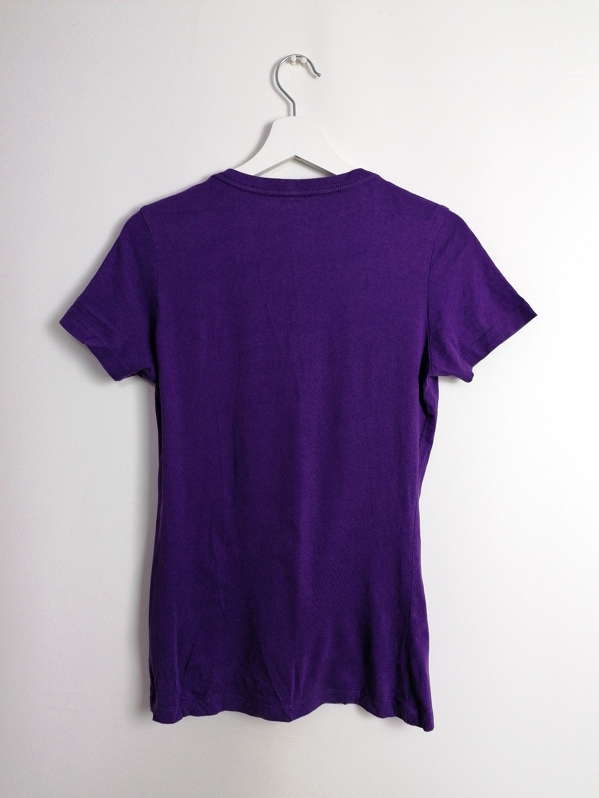 NIKE V-neck T-shirt Purple-  size M slim fit